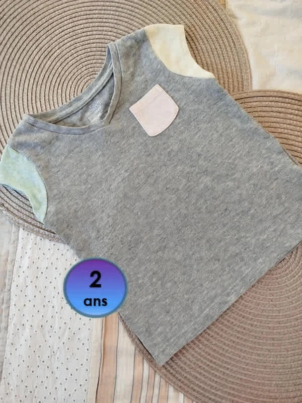 ๐T-shirt gris col en V BabyGap Bรฉbรฉ Fille 2ans / 86cm